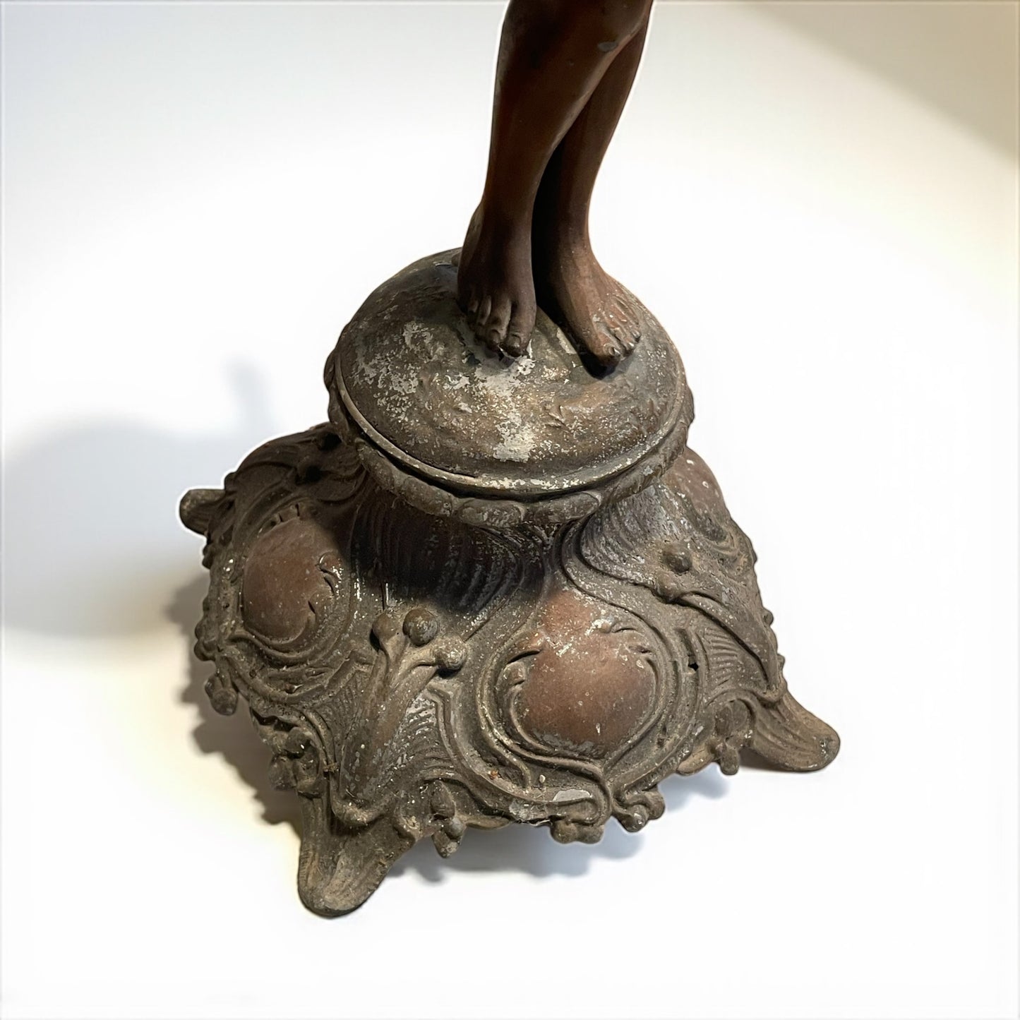 Statua femminile liberty allegorica in lega (prob. spelter) 47 cm.