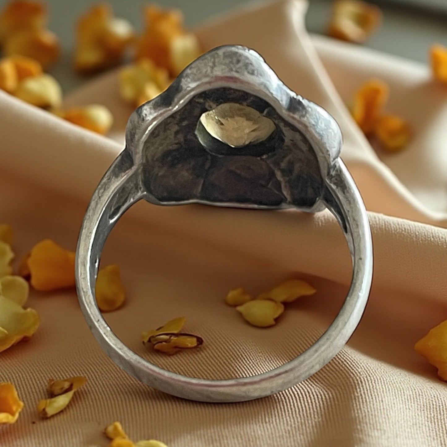 Anello argento, marcasiti e quarzo citrino centrale