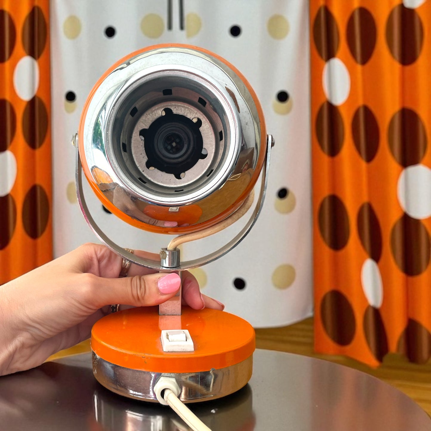 Lampada da tavolo tipo eyeball, space age era, arancione cromato