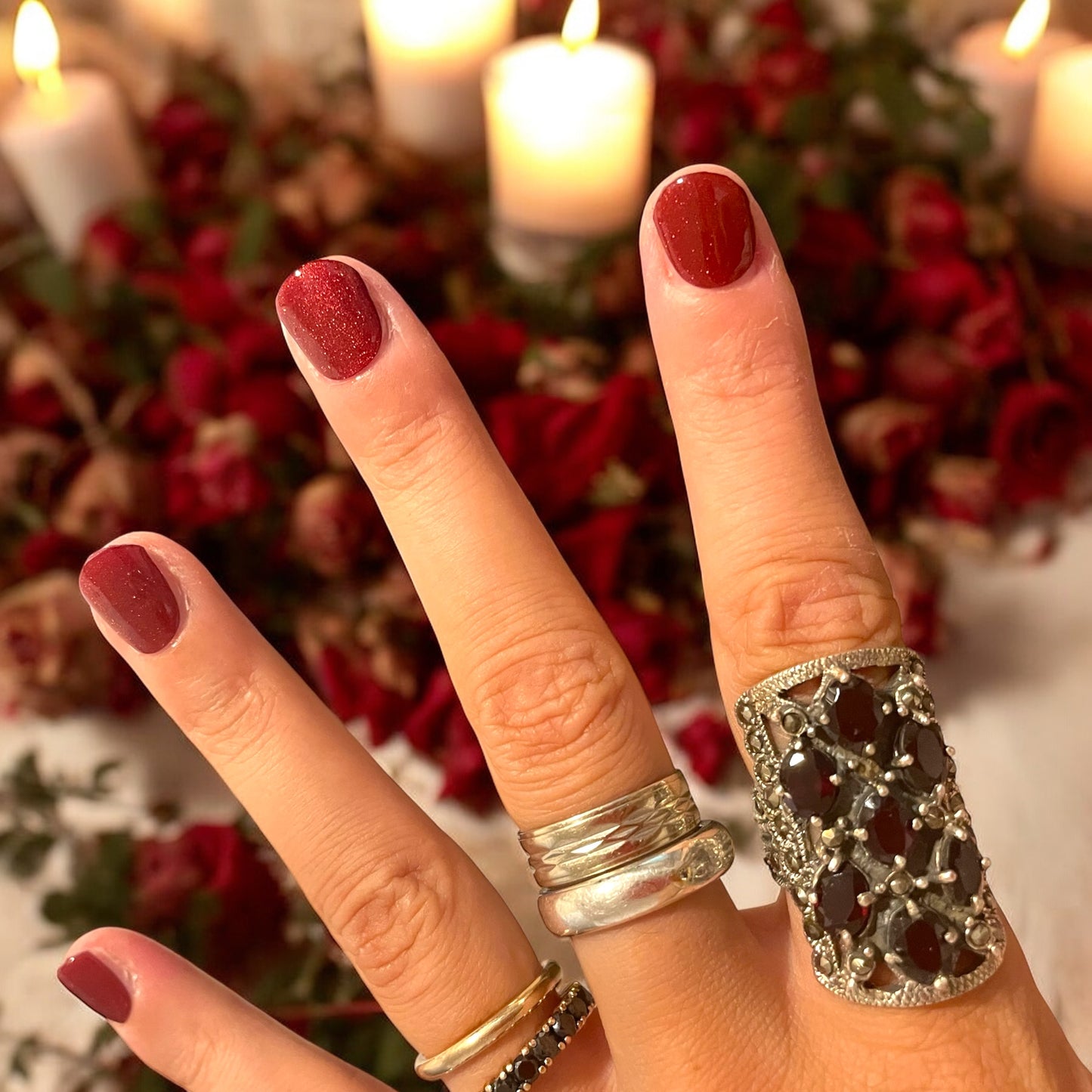Anello con granati e marcasiti, stile vittoriano, argento
