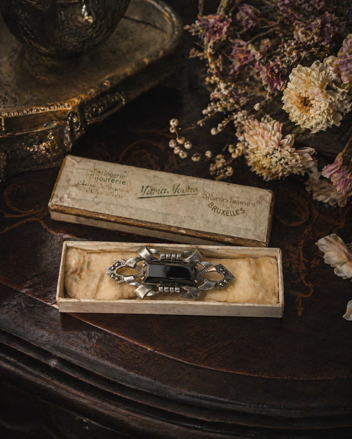 Spilla art déco argento massiccio, marcasiti ed ematite in custodia originale d’epoca