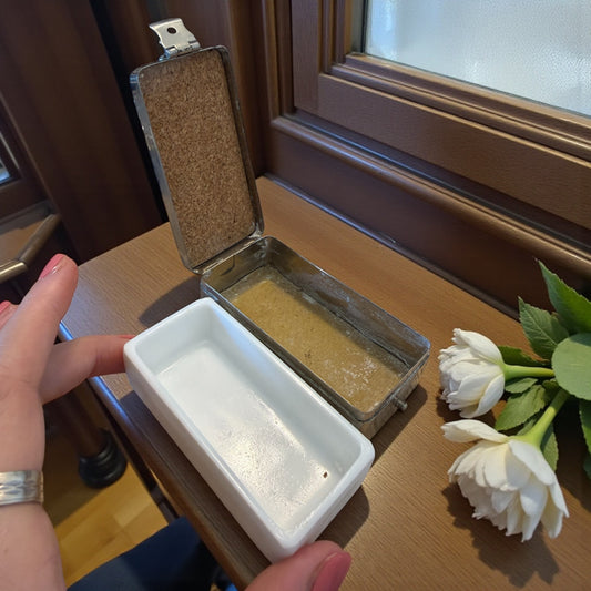 Antico contenitore per crema da barba in metallo argentato e vetro opalino, liberty anni ‘20