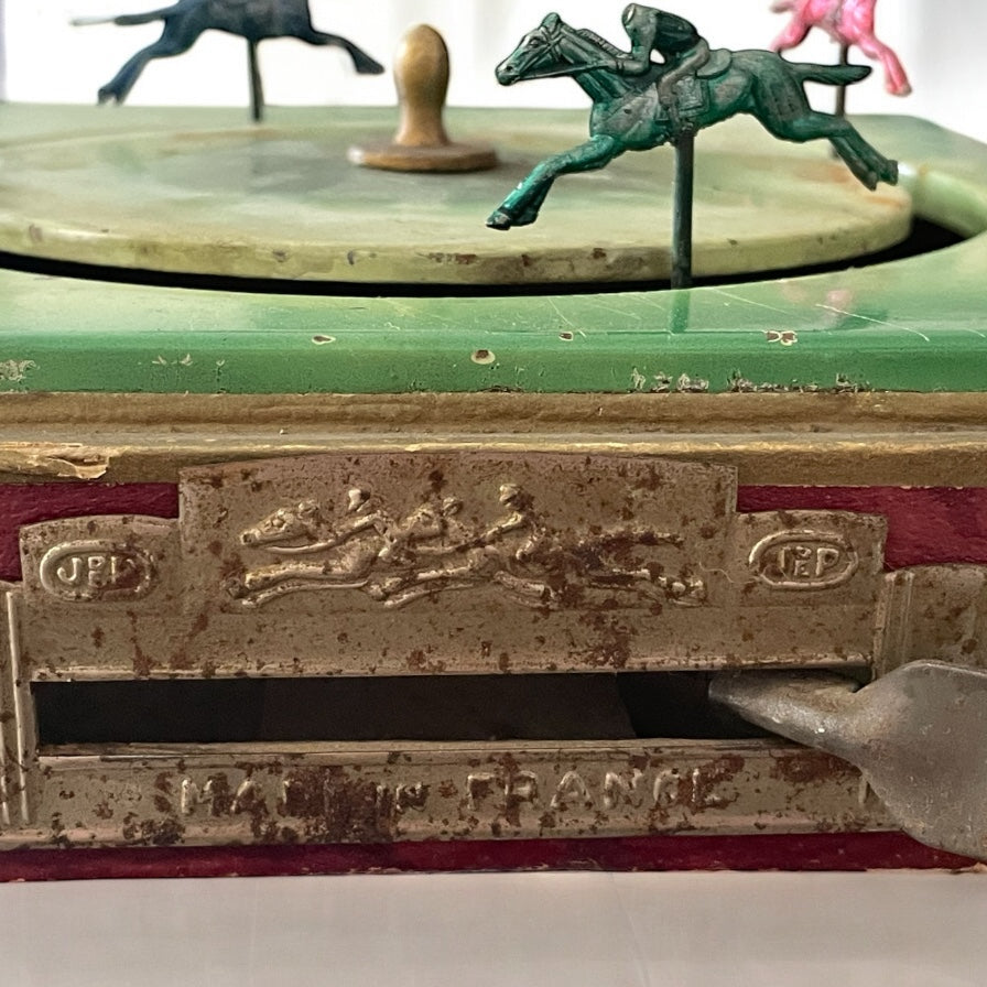Gioco meccanico della corsa dei cavalli (Horse Racing) primo ‘900, raro, funzionante