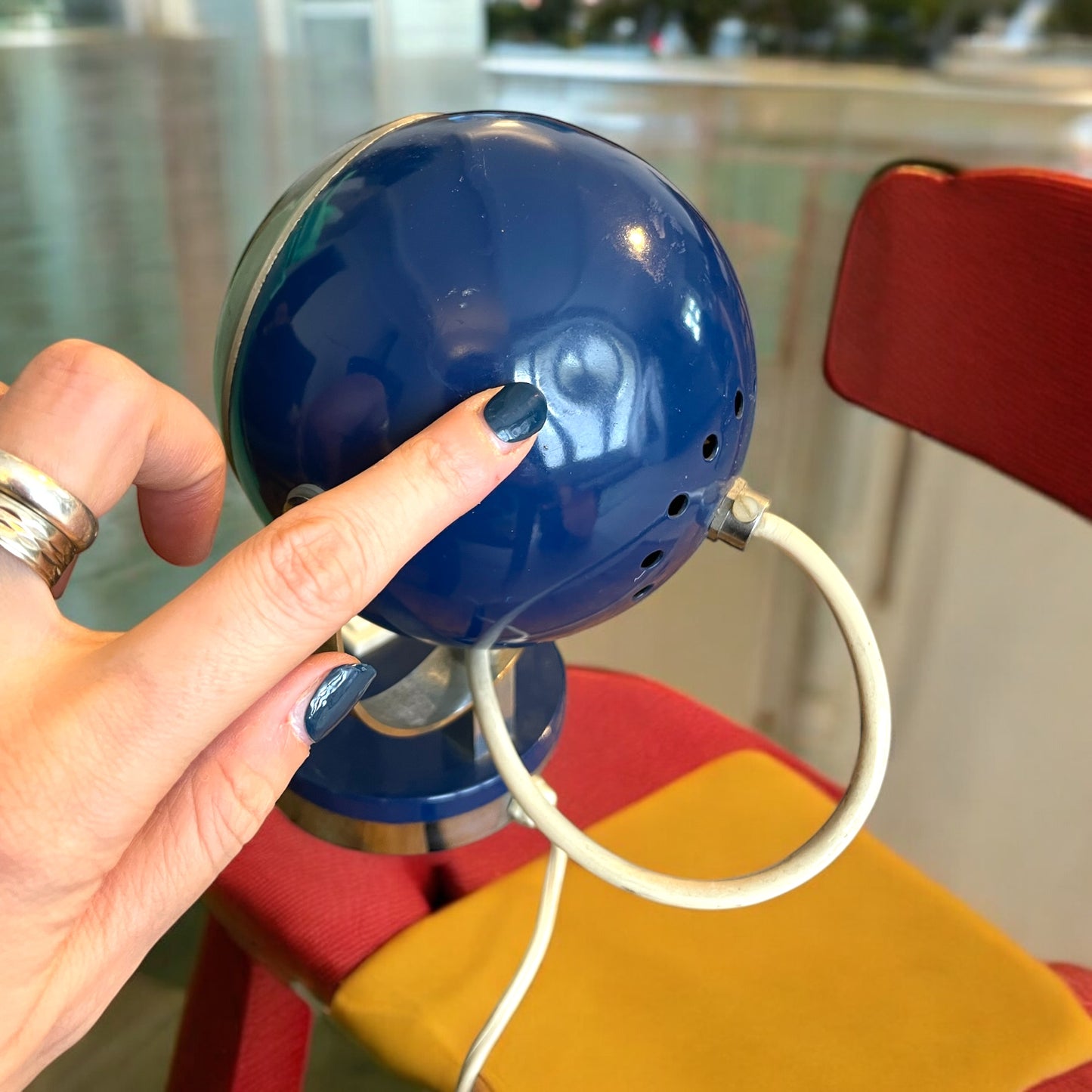 Lampada da tavolo tipo eye ball, space age, blu, anni ‘60