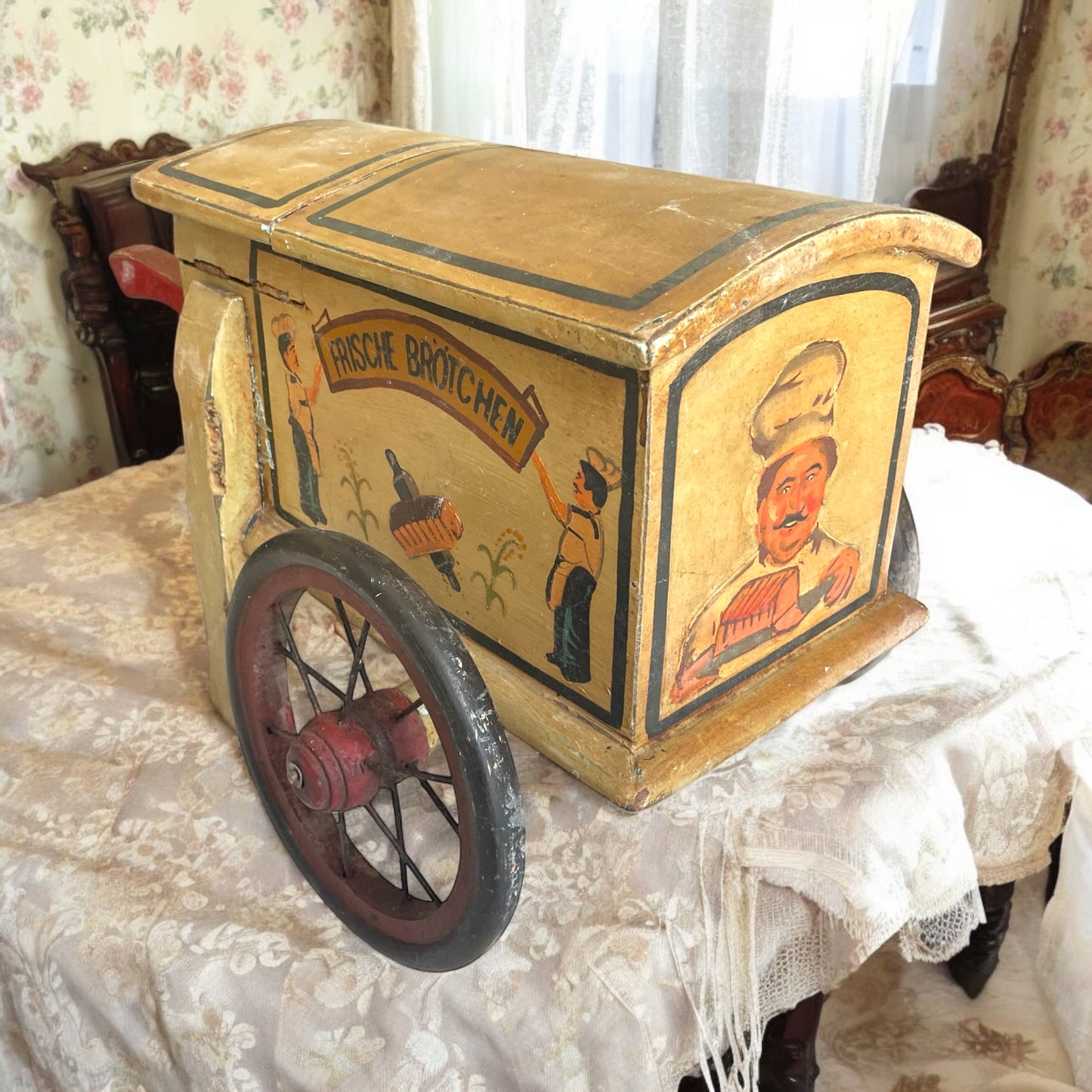 Carretto giocattolo per panini freschi, legno dipinto, grande modello anni ‘40