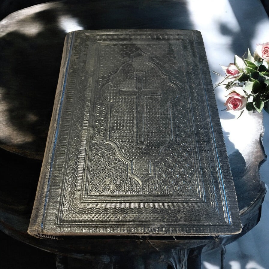 Antica Bibbia luterana del 1904 in caratteri gotici