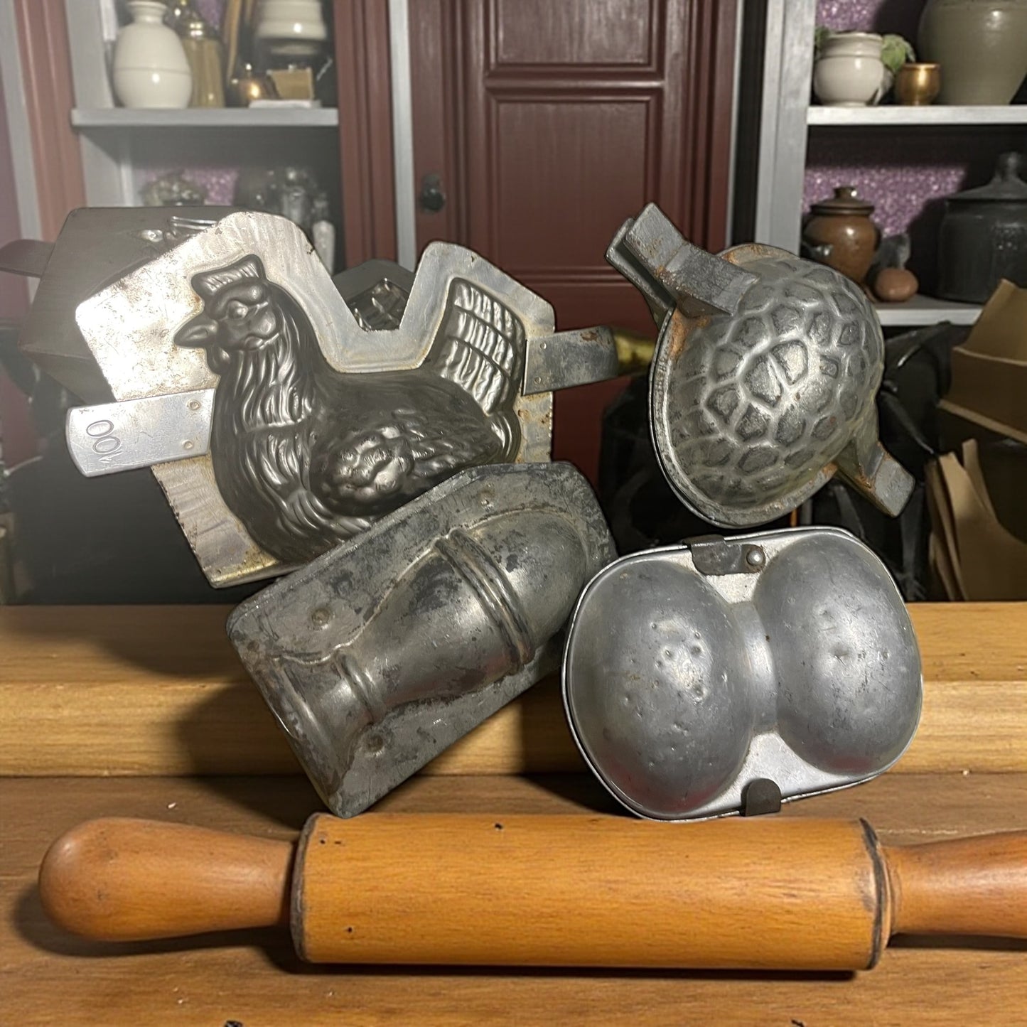 Lotto di n. 4 antichi stampi per dolci e uova olandesi