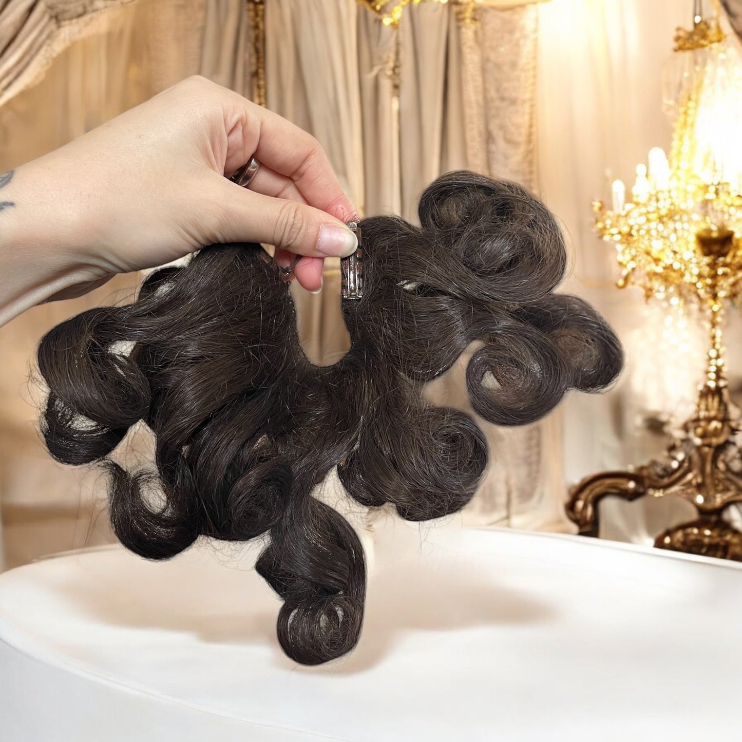 Set di 3 antichi posticci, 2 in capelli veri, con scatola anni ‘20