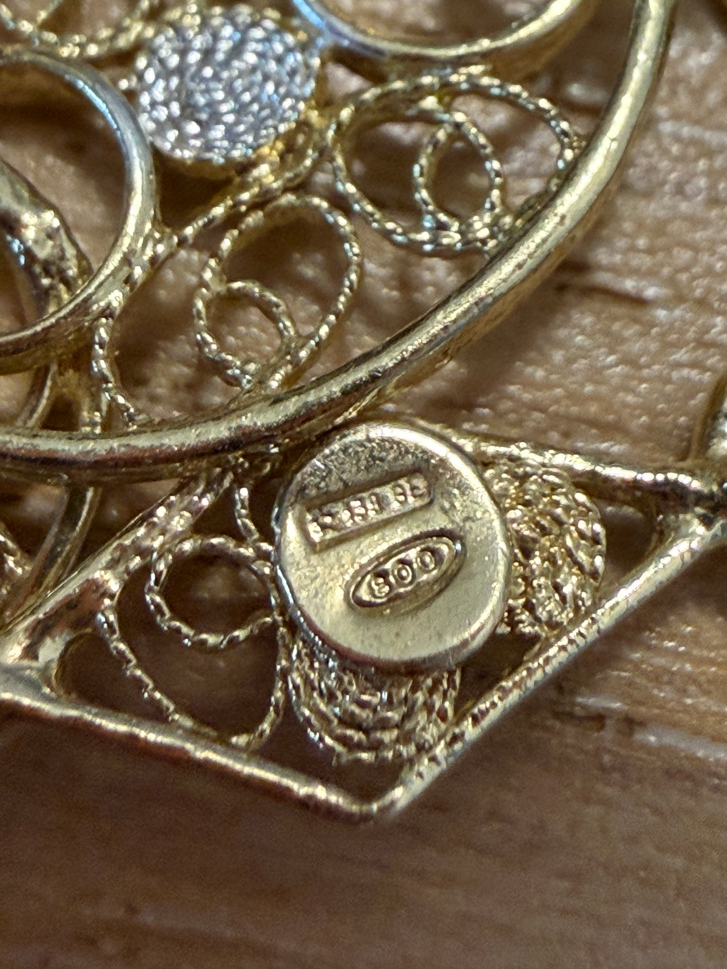 Collana in filigrana di argento e bagno dorato, anni ‘60 ca italiana nuova