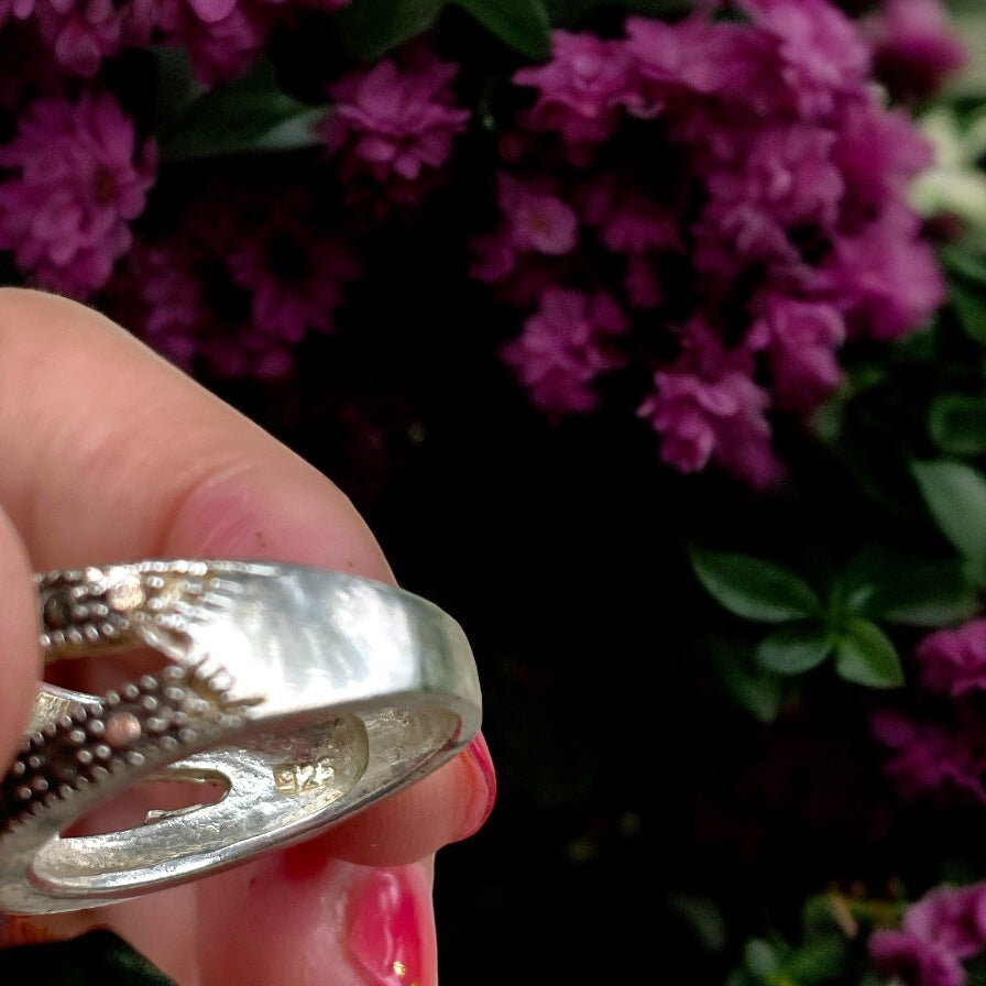 Anello argento 925 con radici di rubino e marcassiti, anni ‘50