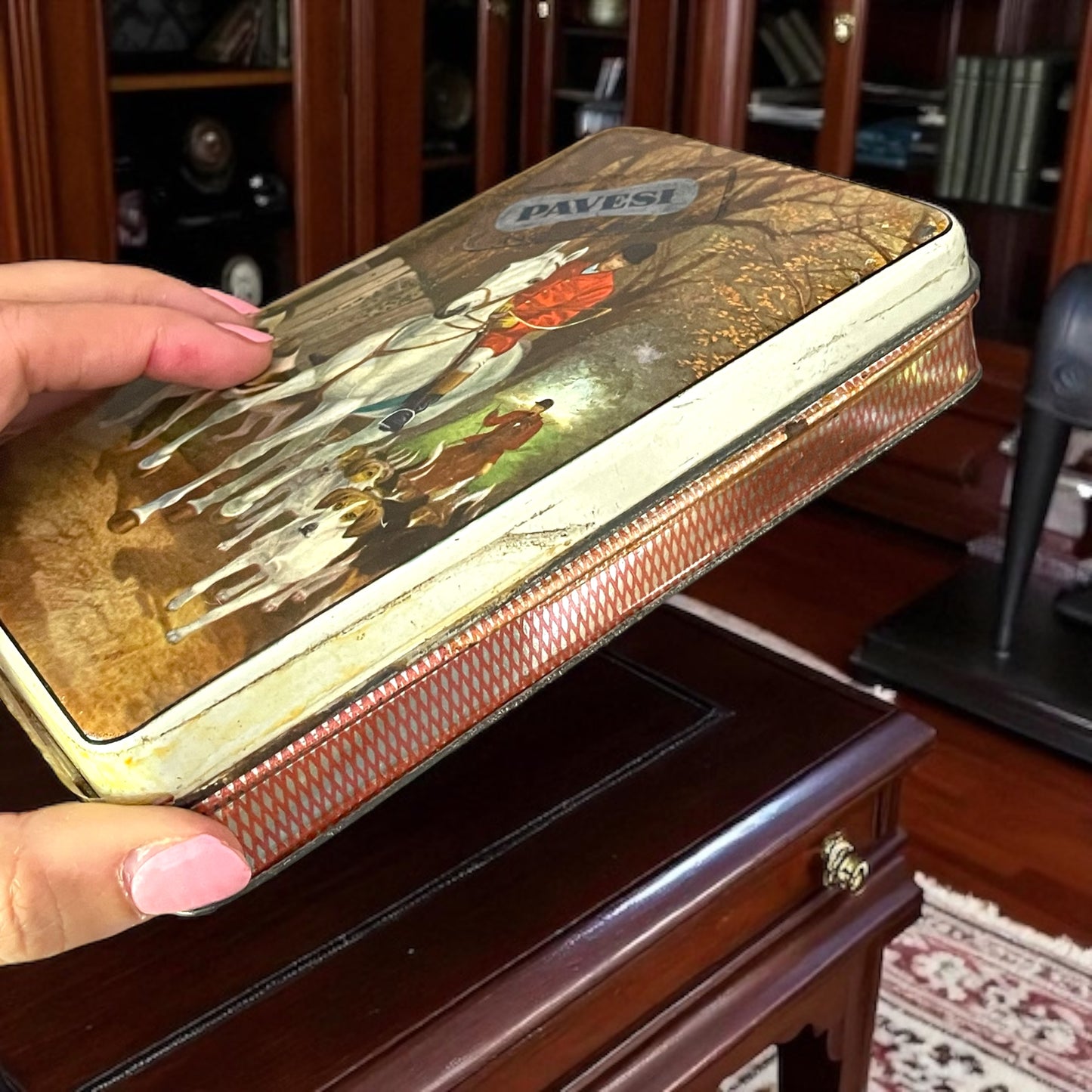 Scatola latta Pavesi Biscottini Novara con scena di caccia alla volpe
