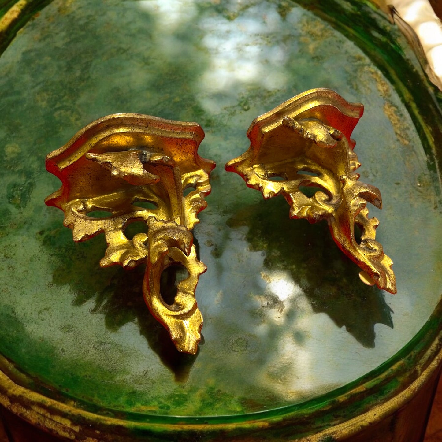 Coppia antiche mensoline consolle dorate