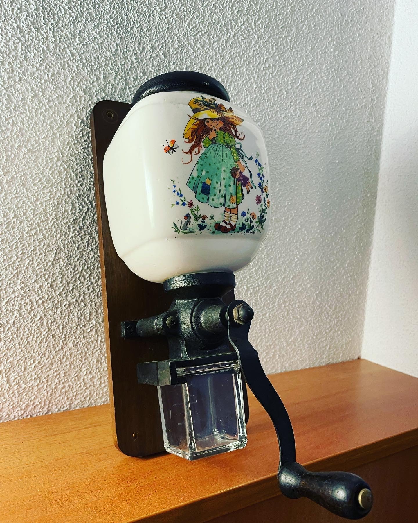 Wall mounted coffee grinder