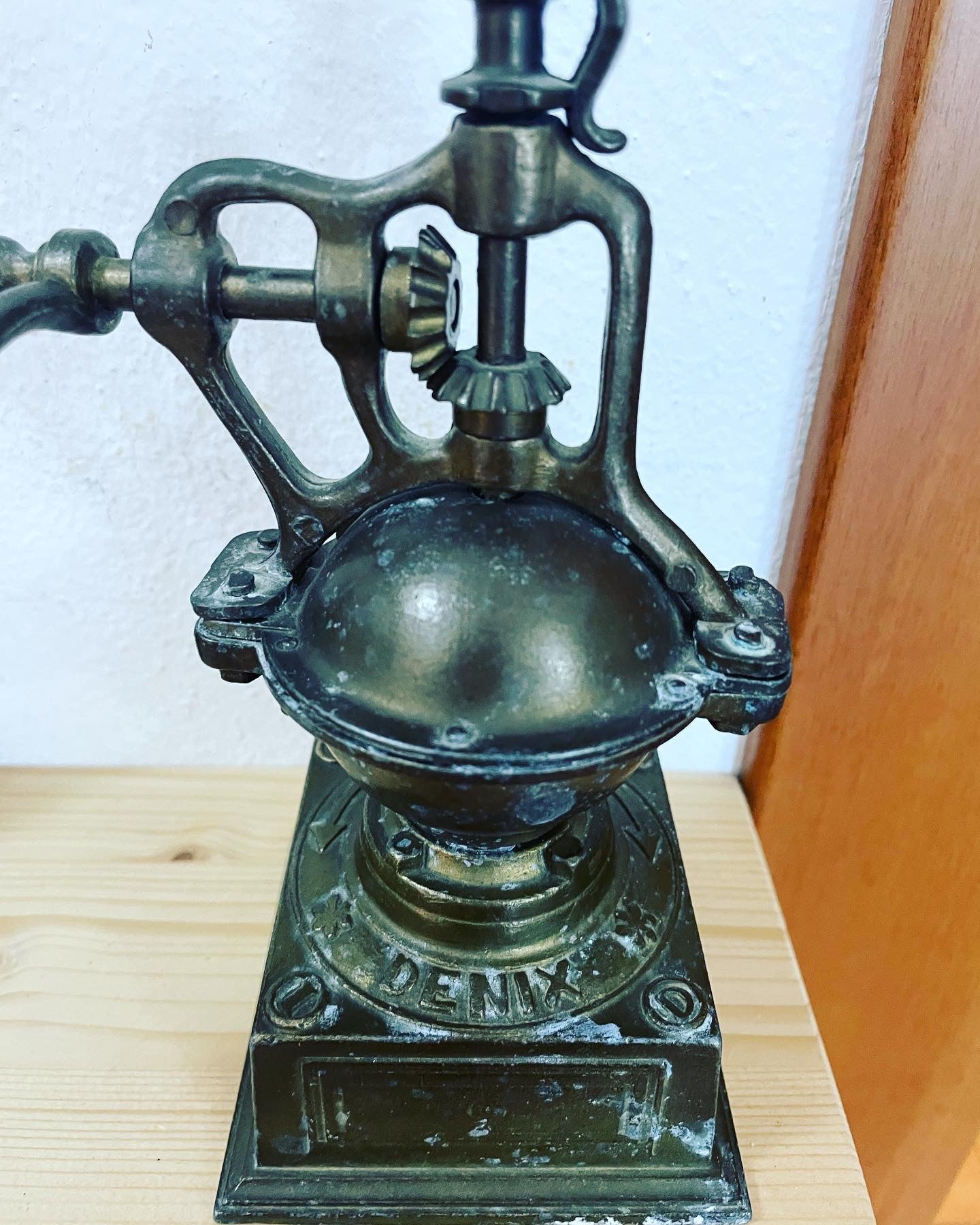 Countertop coffee grinder