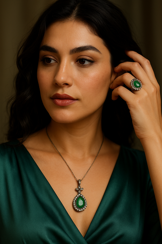 Set gioielli anello e pendente coordinati, fattura turco-ottomana, argento e ottone