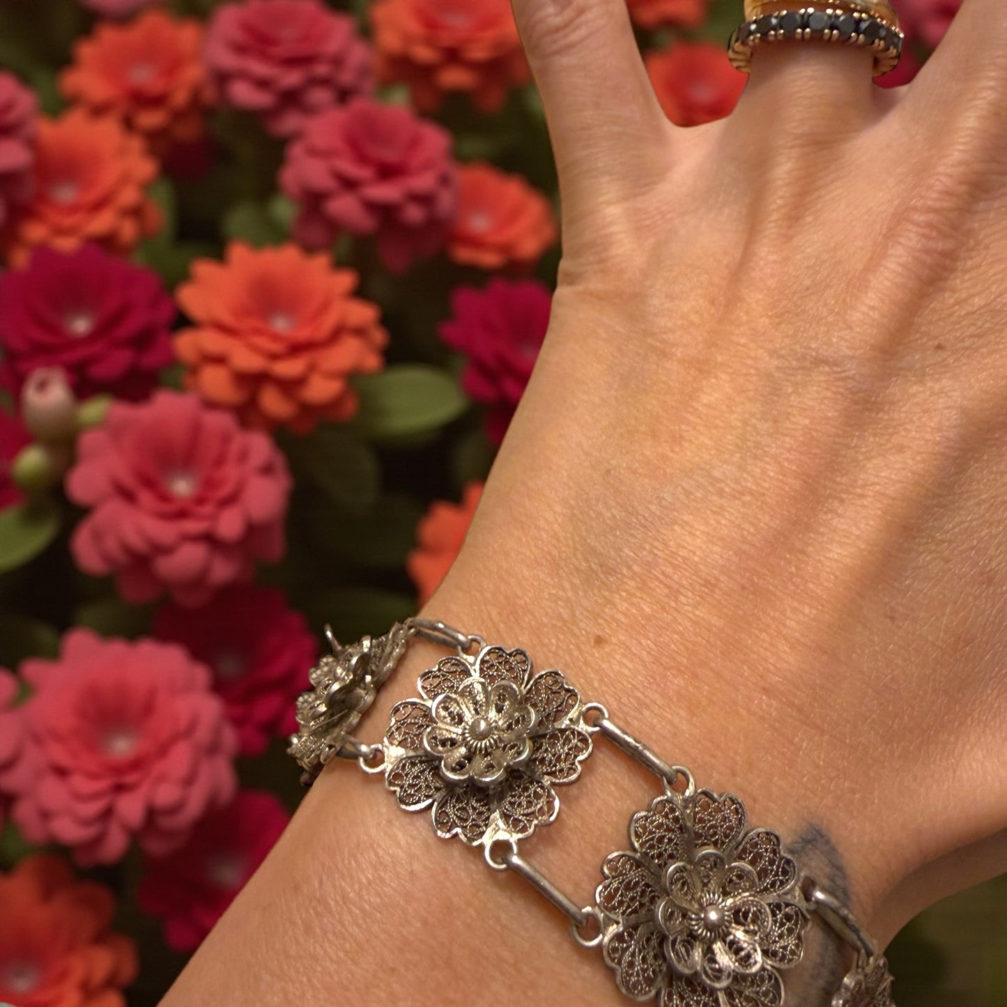 Antico bracciale, fine filigrana d’argento a motivi floreali, Dipartimento della Senna