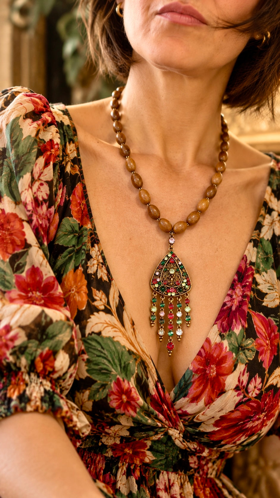 Collana perle di legno degradé anni 60 con pendente luminoso vintage