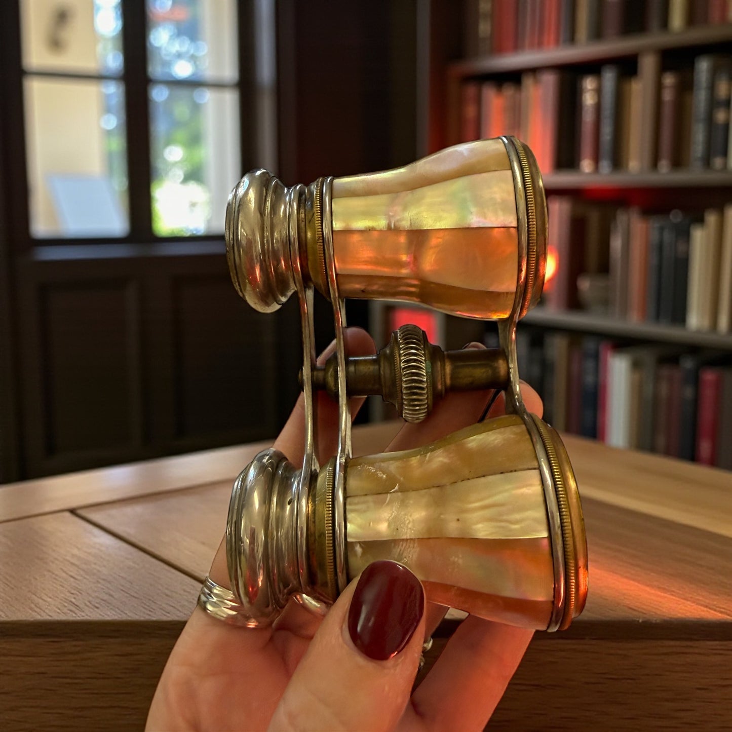 Antico binocolo da teatro in madreperla, opera glasses fine ‘800 primo ‘900