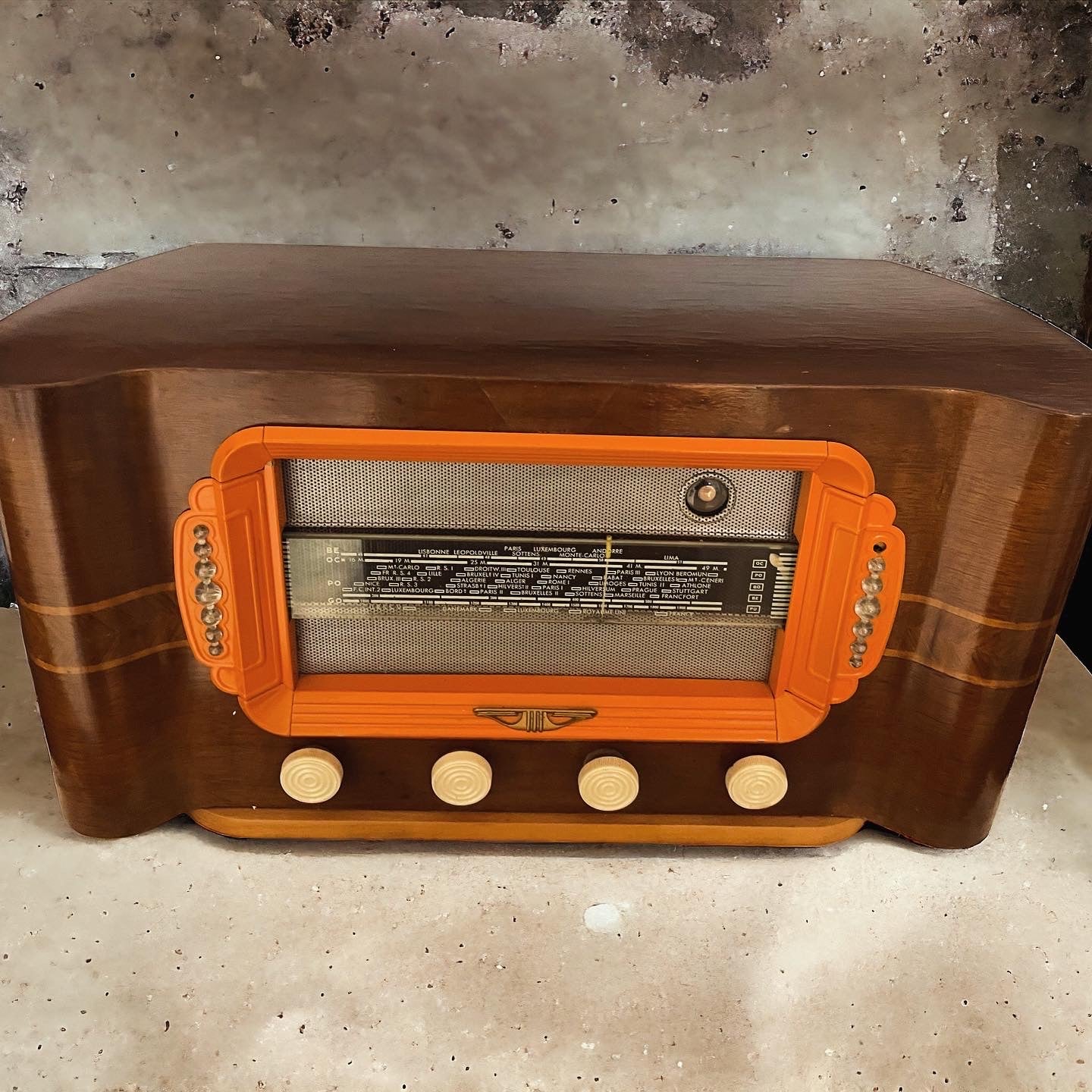 Large 50s modern radio