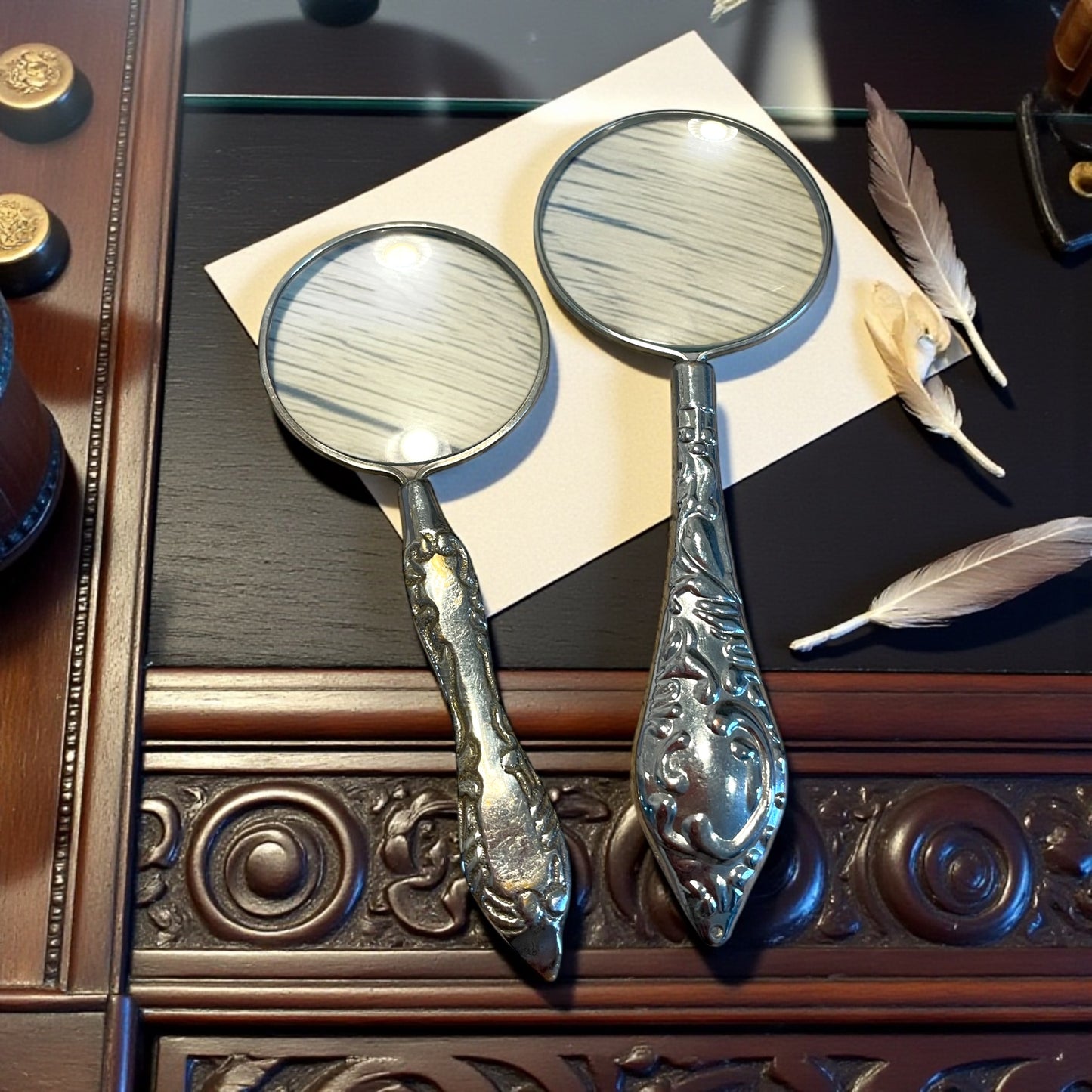 Coppia di lenti da scrittoio, rame argentato e vetro, ca anni ‘50