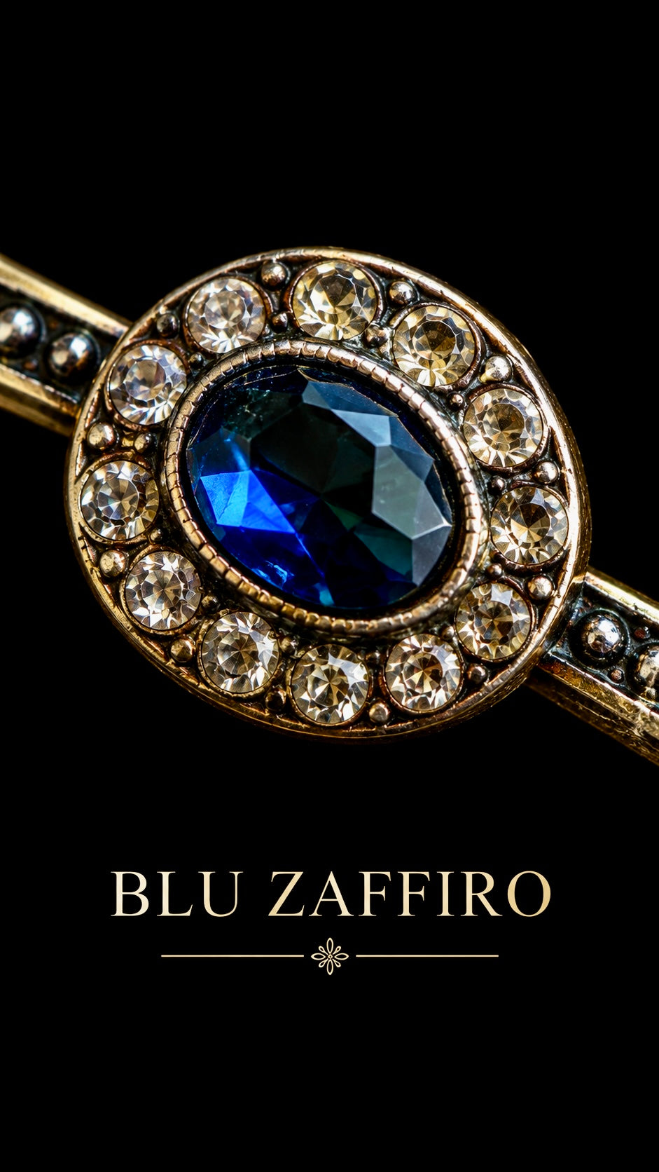 Luminosa parure fine anni ‘40, spilla a barretta e orecchini clip con cristalli e cabochons blu profondo