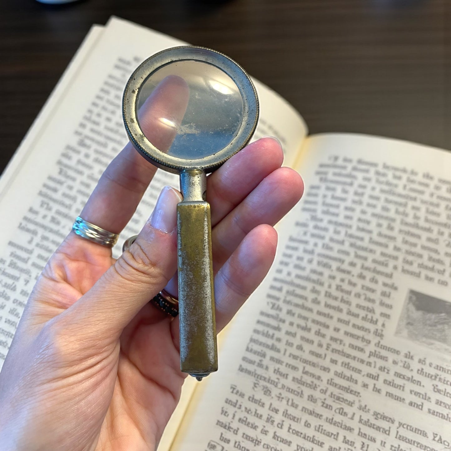 Set da studio anni 30-40, lente d’ingrandimento pieghevole e tagliacarte