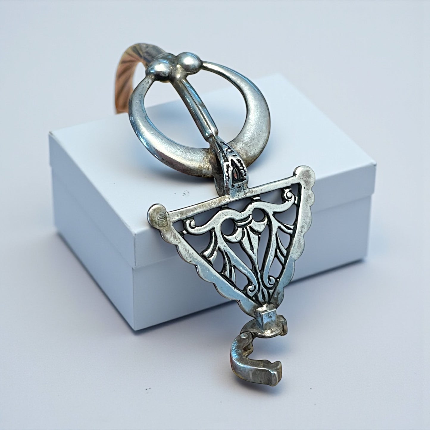 Bracciale tedesco in argento ottocento con fibula, anni ‘70