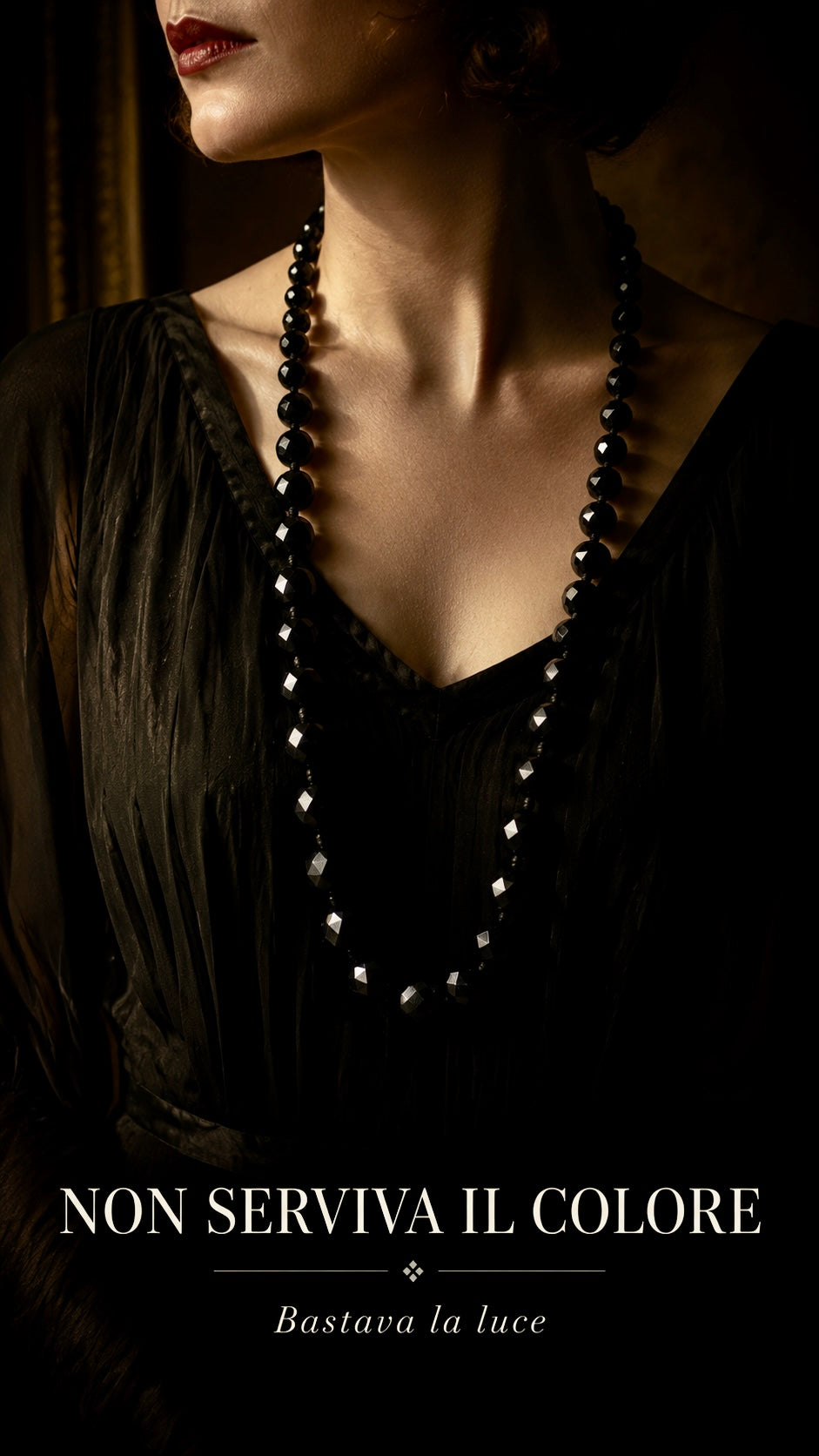 Collana 70 cm in grandi perle di vetro nero sfaccettato simil jet francese, anni 30-40