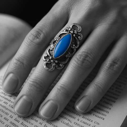 Anello argento revival barocco e smalto blu, anni ‘60