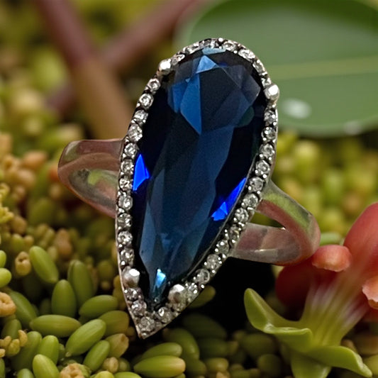 Anello in argento blu profondo, taglio marquise e zirconi, anni ‘70