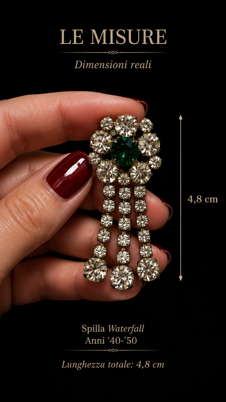 Waterfall brooch anni 40-50 con catenelle di strass in vetro e castone verde centrale