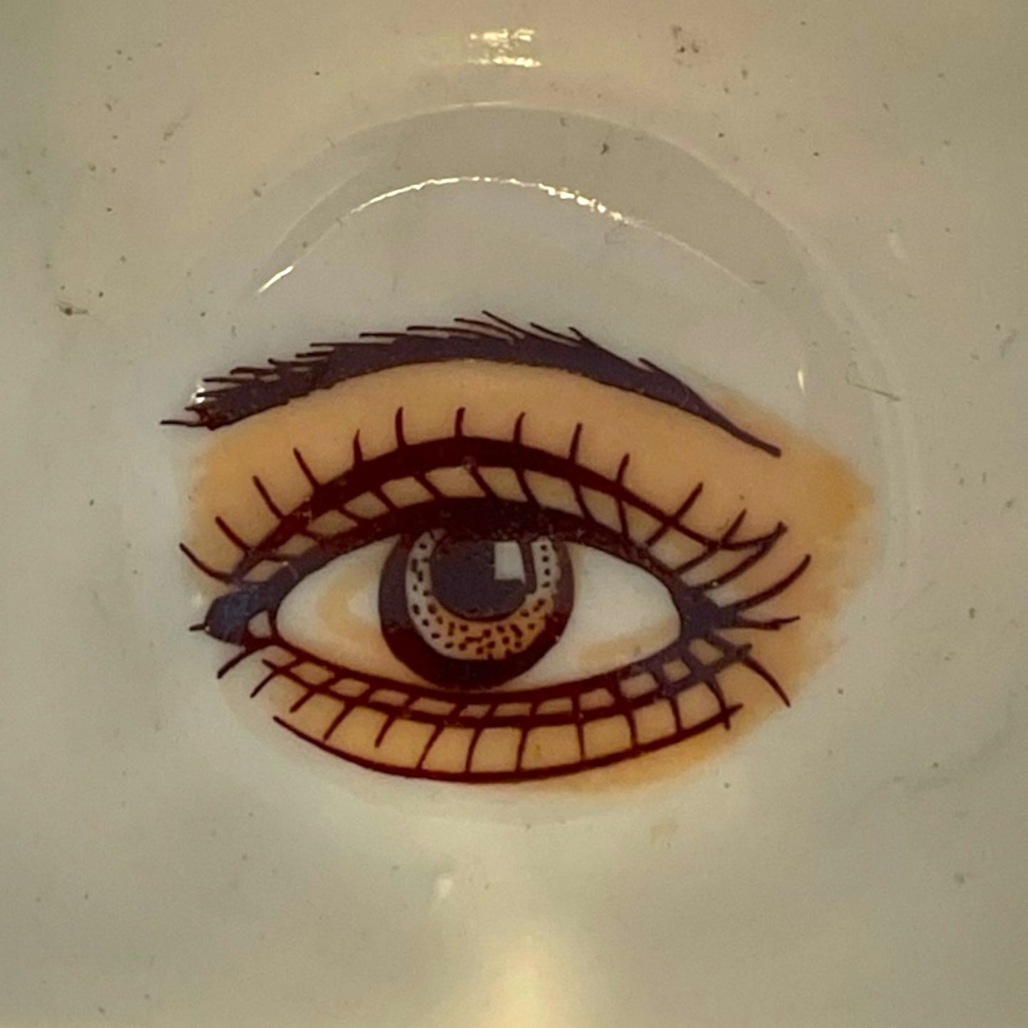 Servizio da sei tazzine surrealiste con occhio sul fondo