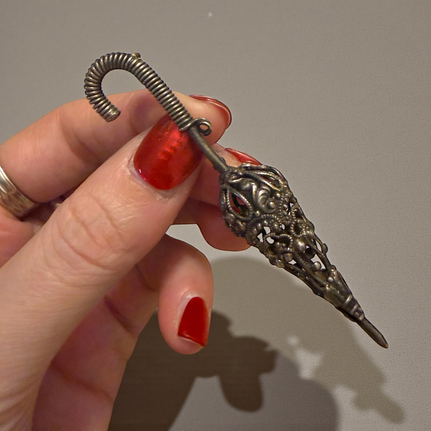 Spilla / pendente con filigrana in argento a guisa di ombrellino, fine ‘800 primo ‘900