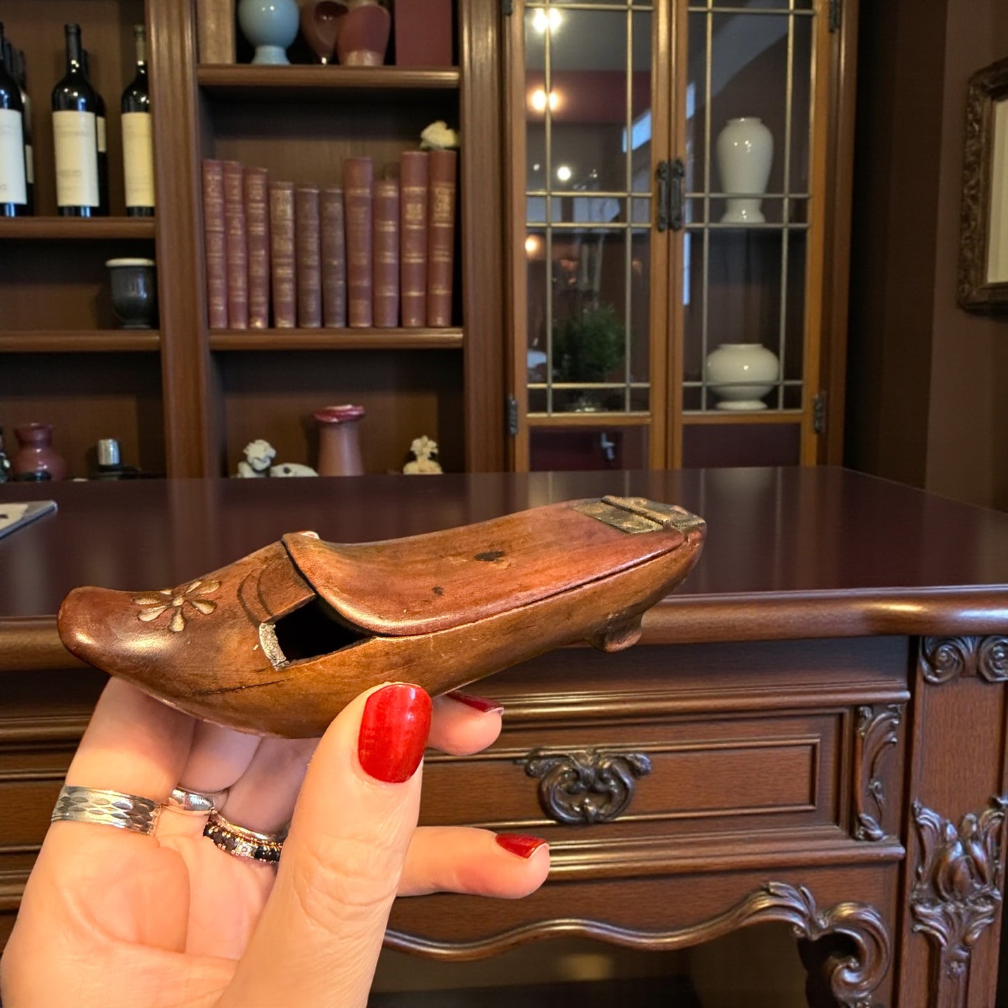 Antica tabacchiera da appoggio ottocentesca a guisa di klompt, zoccolo olandese