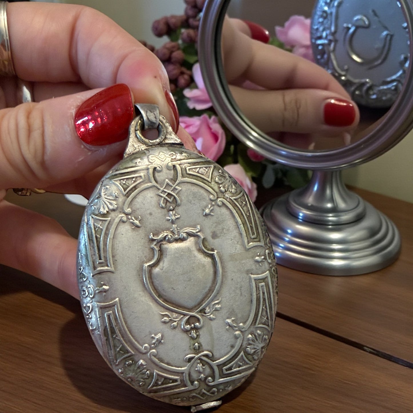 Pendente da Chatelaine specchio a scorrimento con decorazione bifacciale, placcato argento fine ‘800