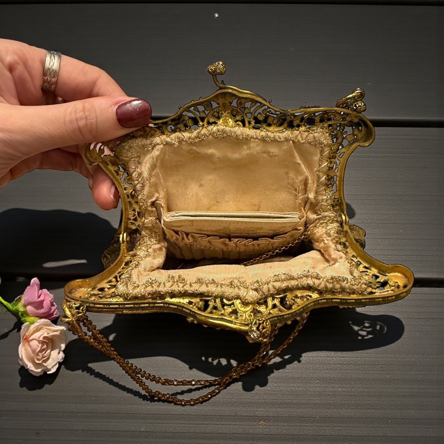 Borsetta gioiello da sera antica, 1900-1915, completa di accessori interni coordinati