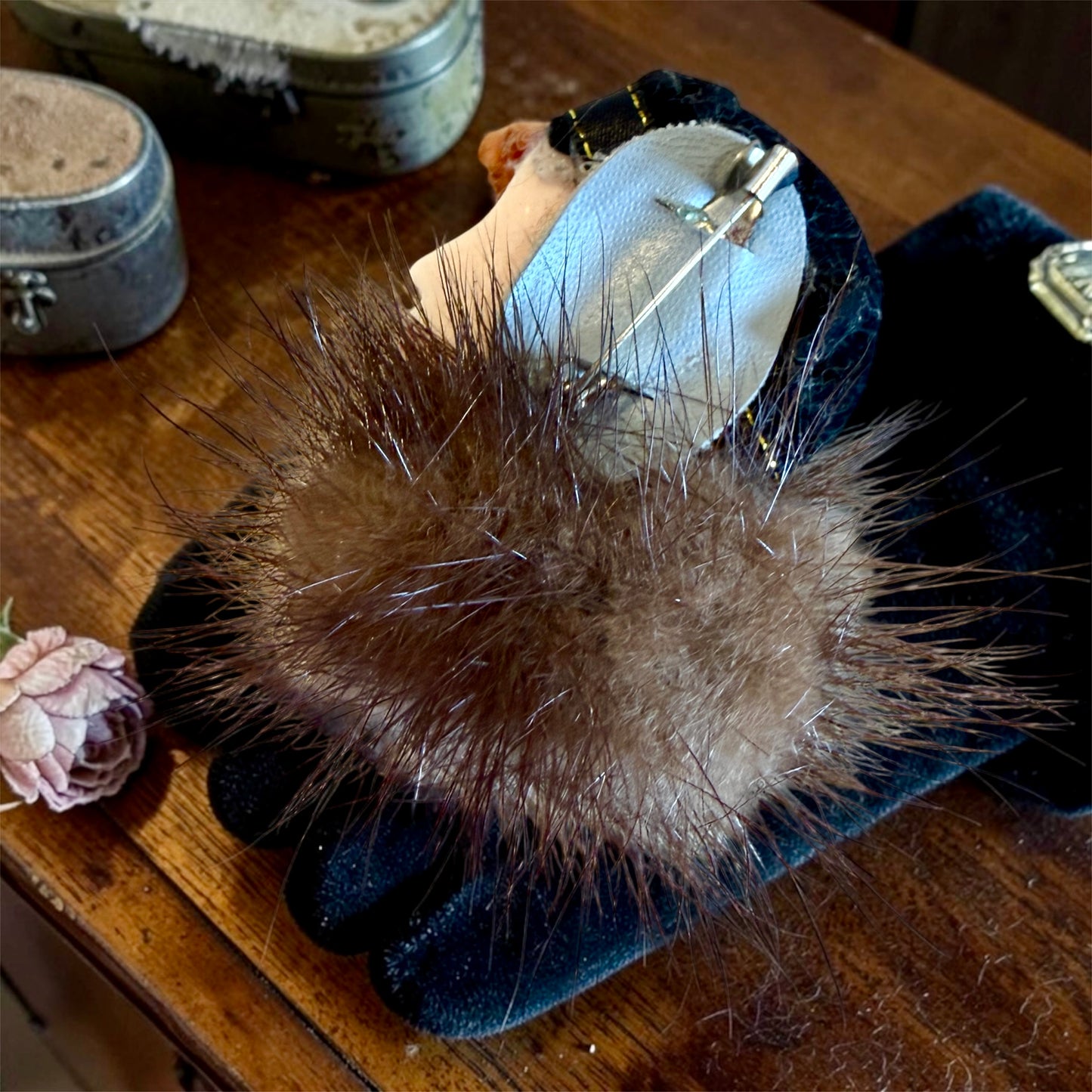 Spilla vintage Ladyhead con capelli ramati e pelliccia