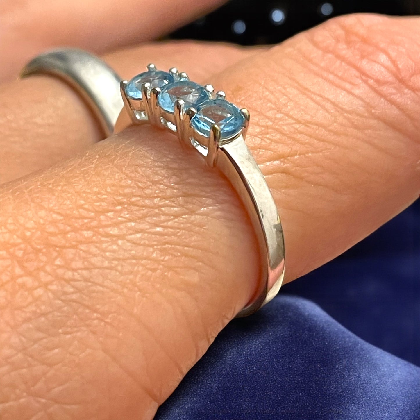 Anello in argento trilogy anni ‘90 con topazi azzurri sintetici 18 mm