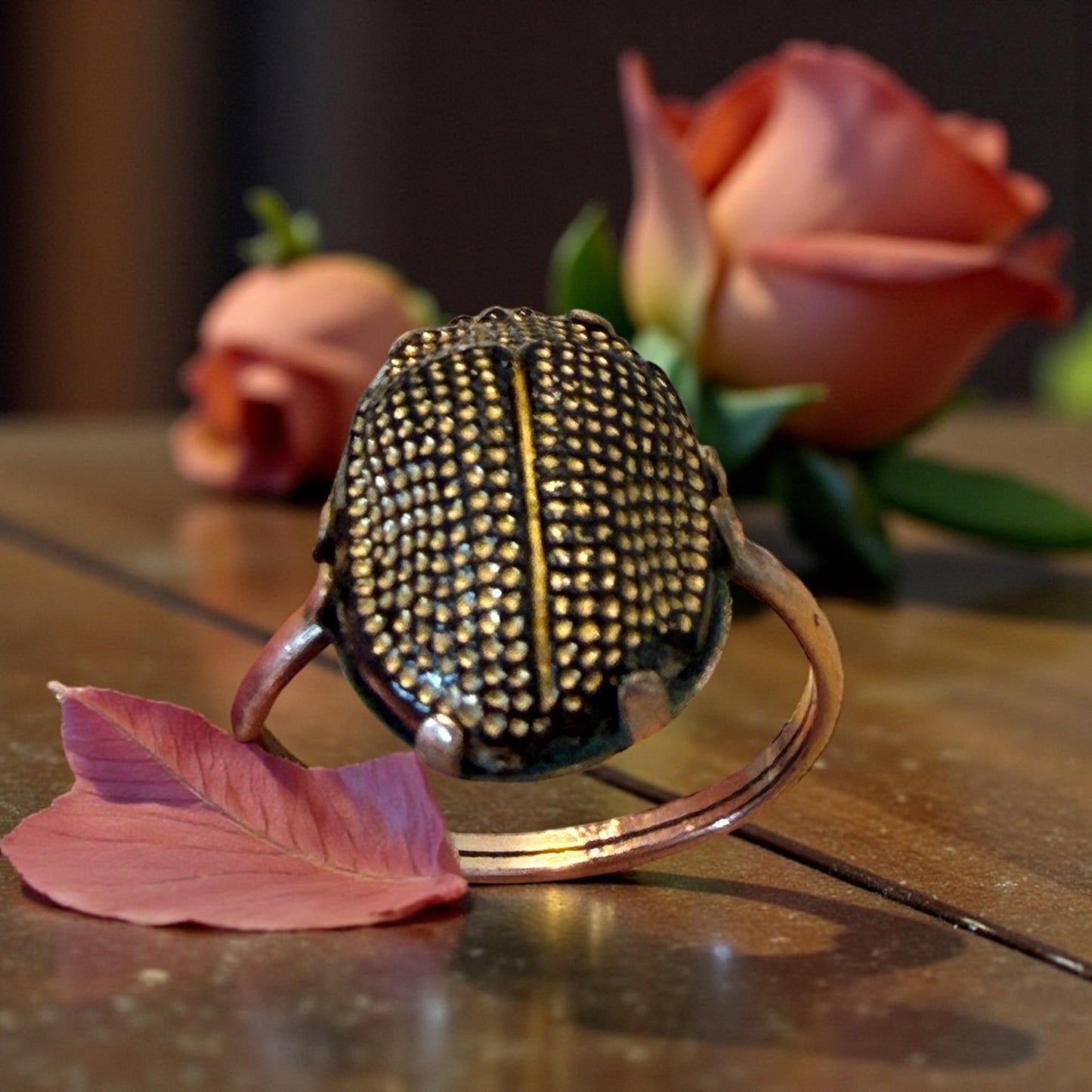 Anello raro vittoriano con scarabeo placcato in oro