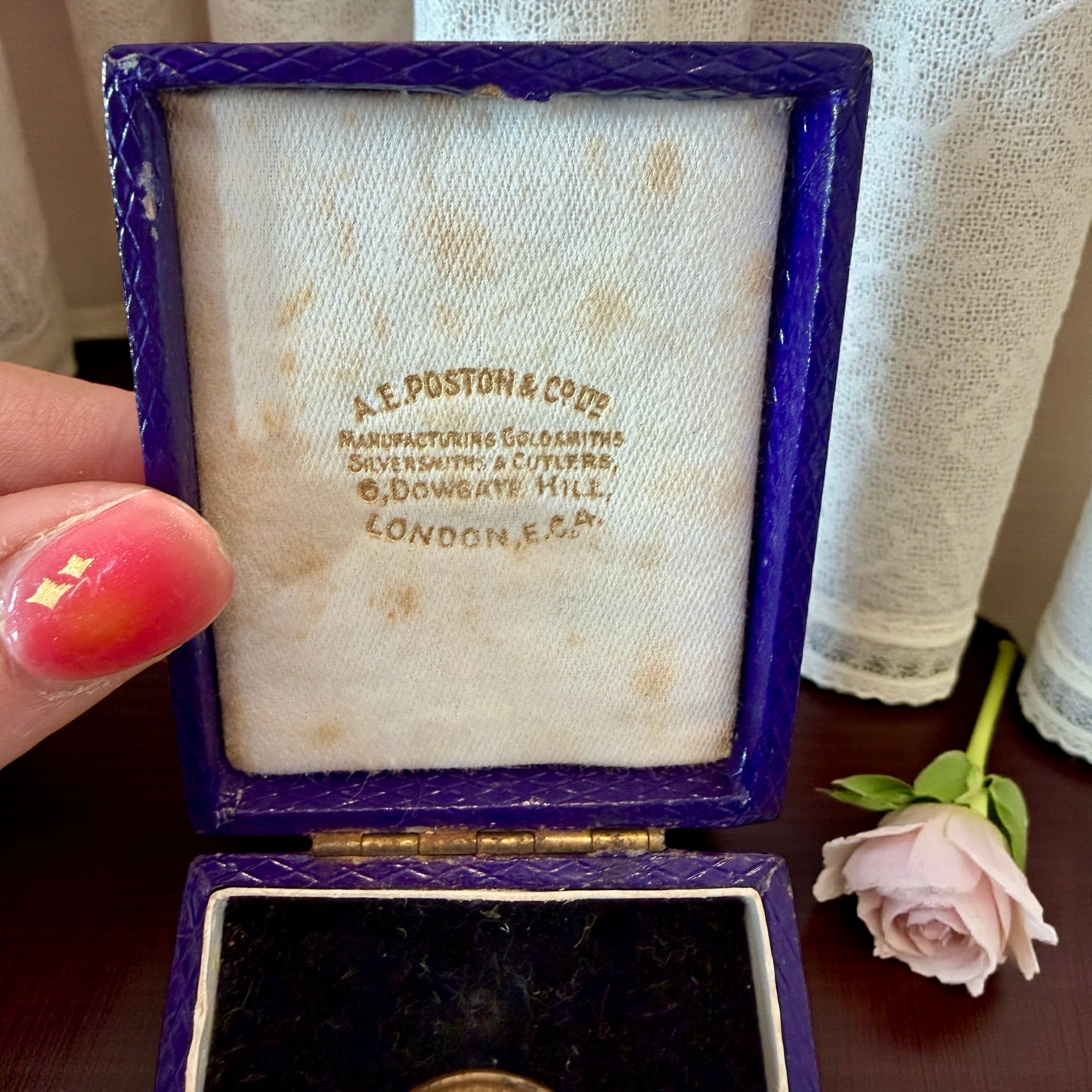 Spilla a cammeo anni ‘20 ca con allegoria femminile tra liberty e neoclassico, con scrigno originale Londinese