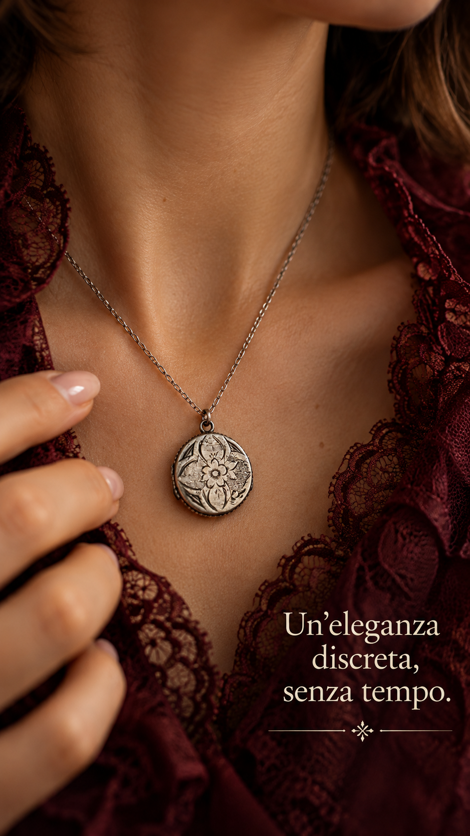 Antico locket in argento massiccio pendente porta foto inciso con foto epoca fine ‘800 primi ‘900
