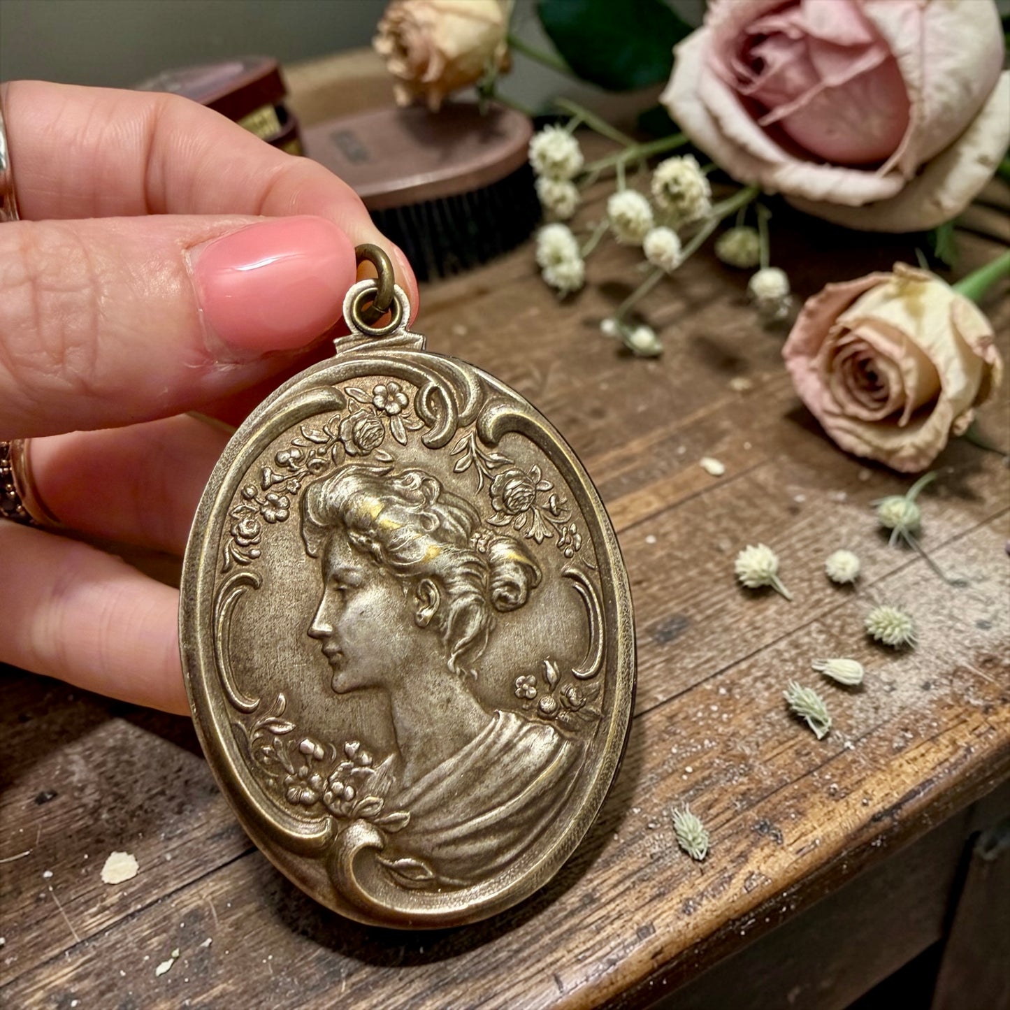 Antico pendente specchio scorrevole da châtelaine, bifacciale, argentato art Nouveau