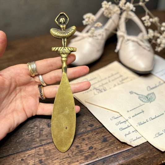 Tagliacarte ottone pieno con impugnatura a guisa di ballerina, 50s