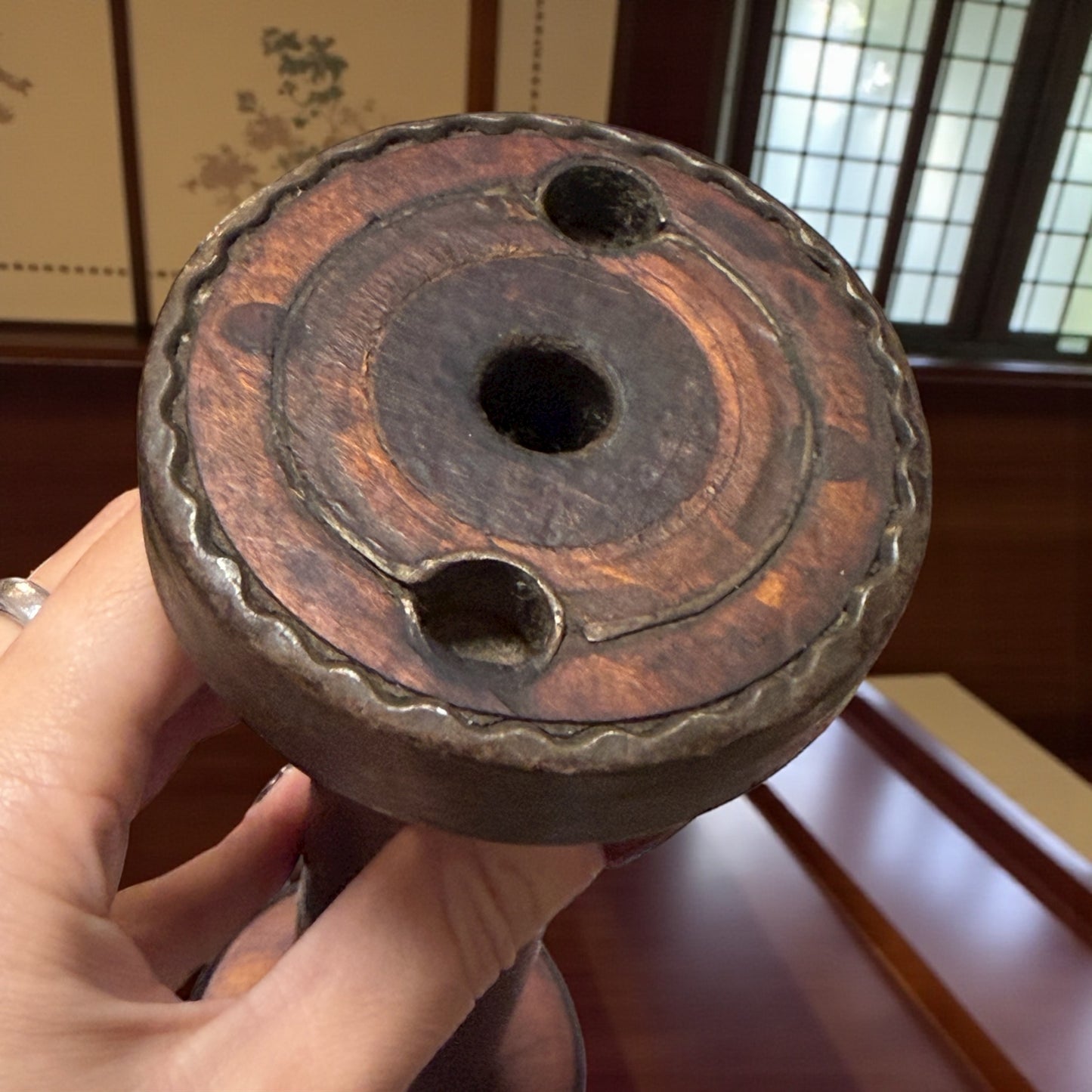 Copricapo antico cerimoniale giapponese Kanmuri con supporto