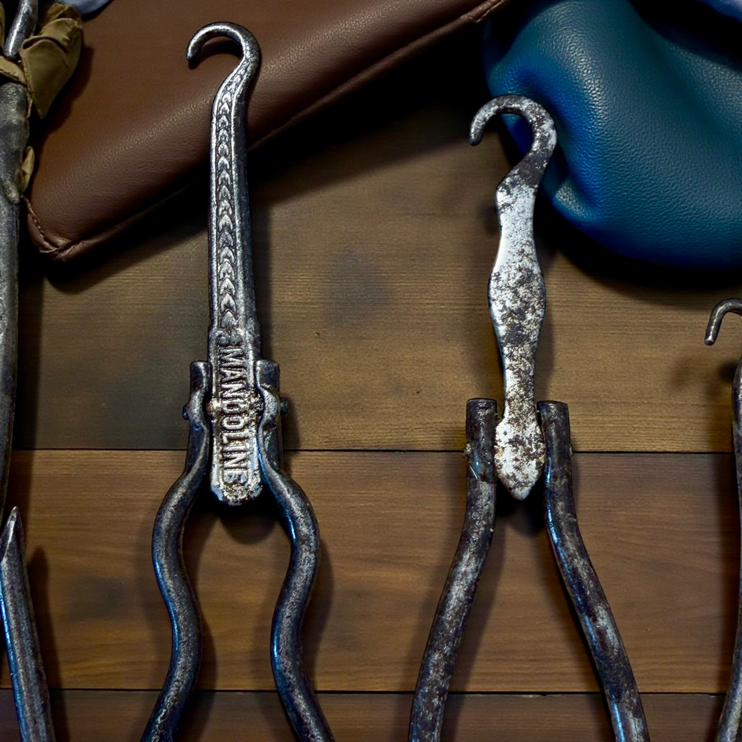 Lotto di n. 5 botton hooks ganci per allacciare guanti e stivaletti, 1900 ca