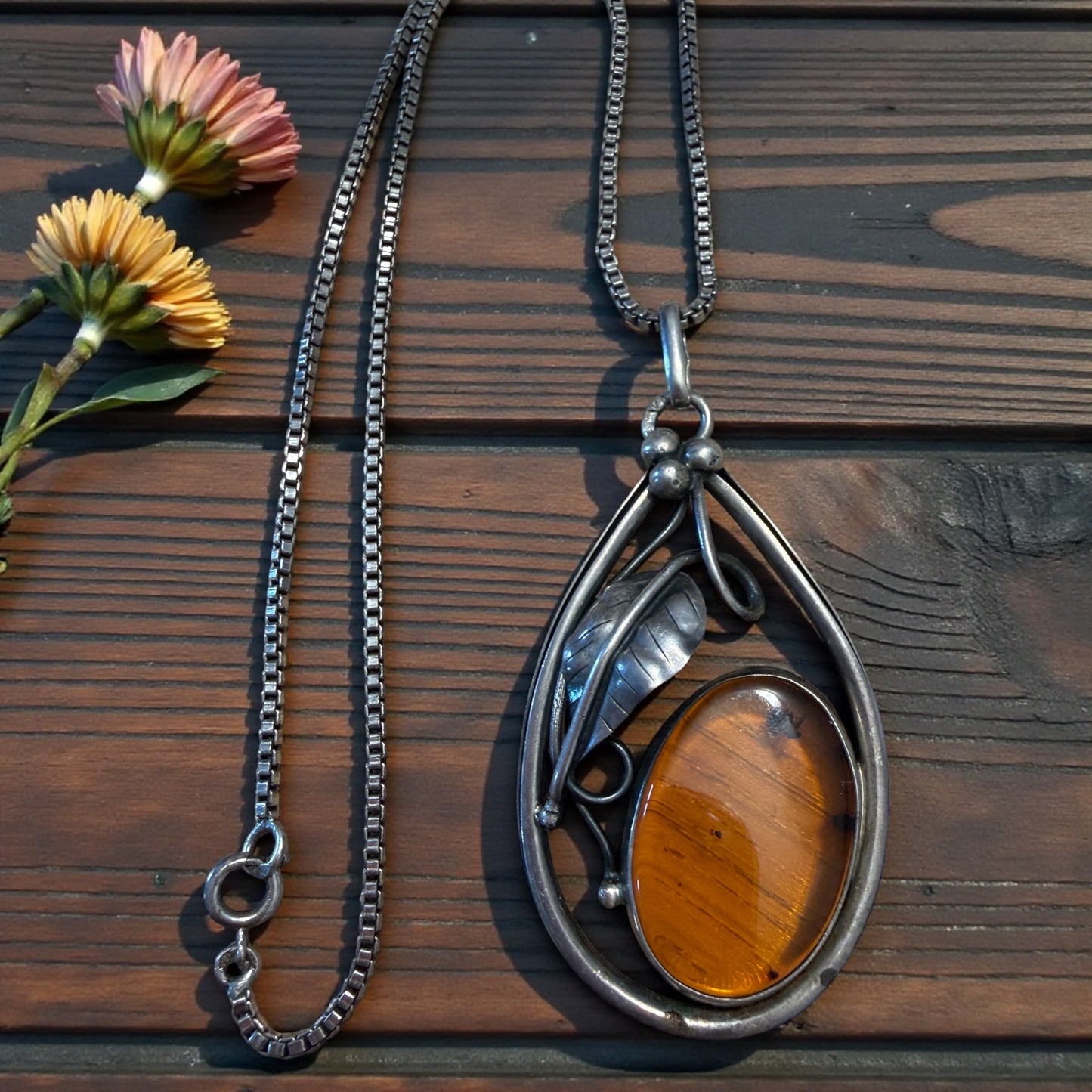 Collana in argento con pendente in argento e ambra Liberty revival anni ‘70