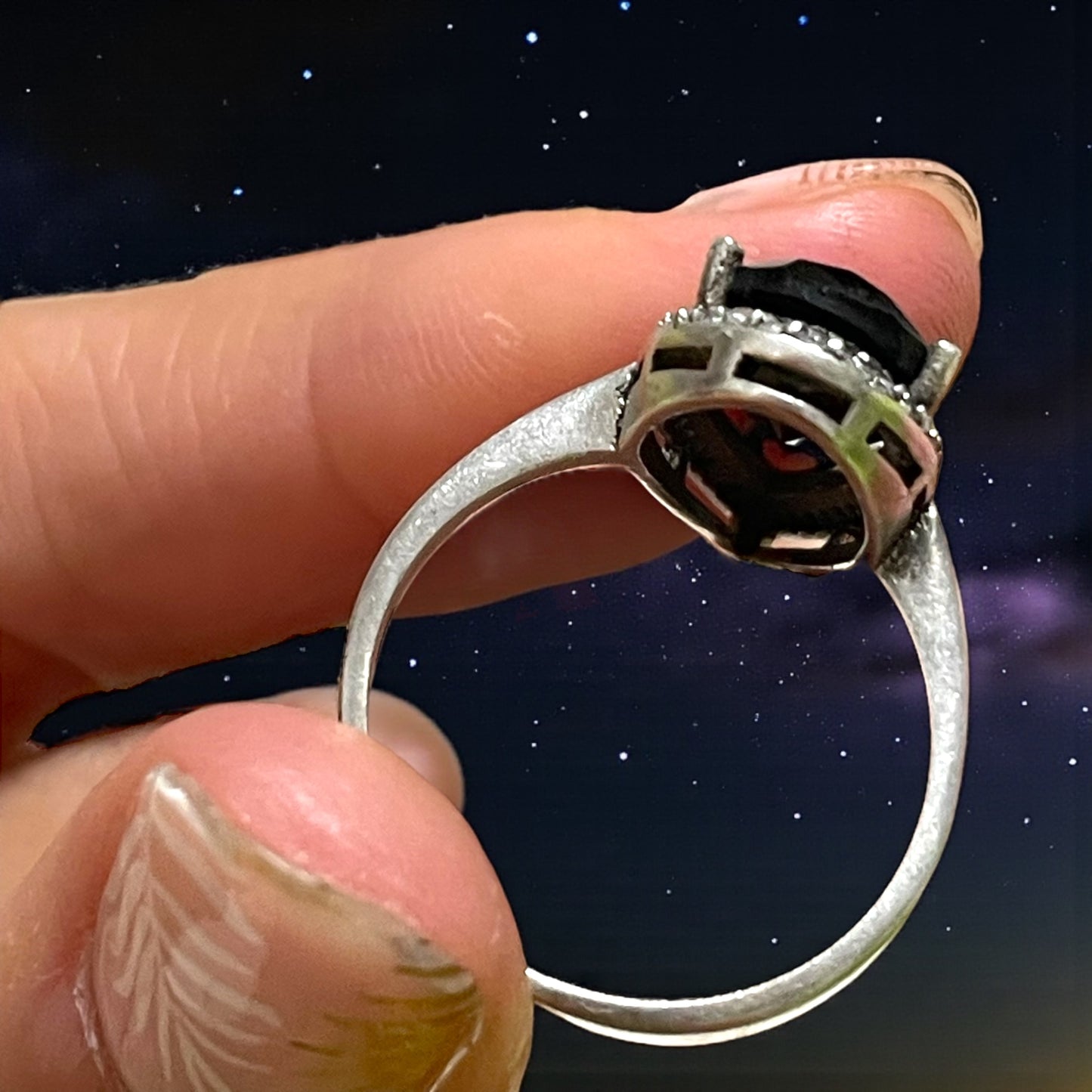 Anello in argento blu profondo, taglio marquise e zirconi, anni ‘70