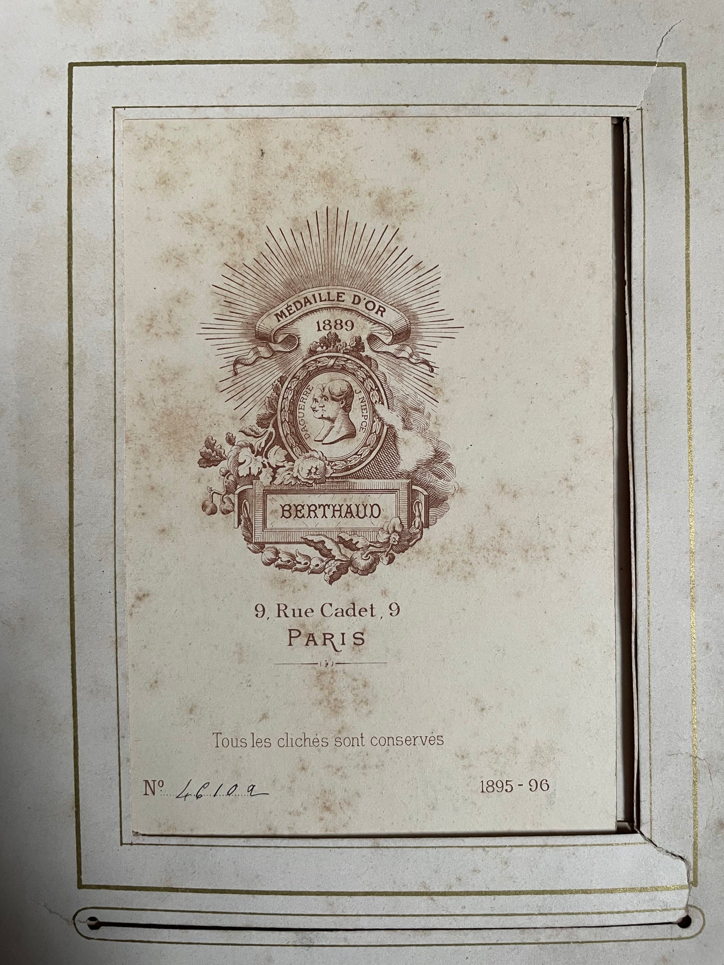 Album de famille con 105 fotografie, ca 1880-1905