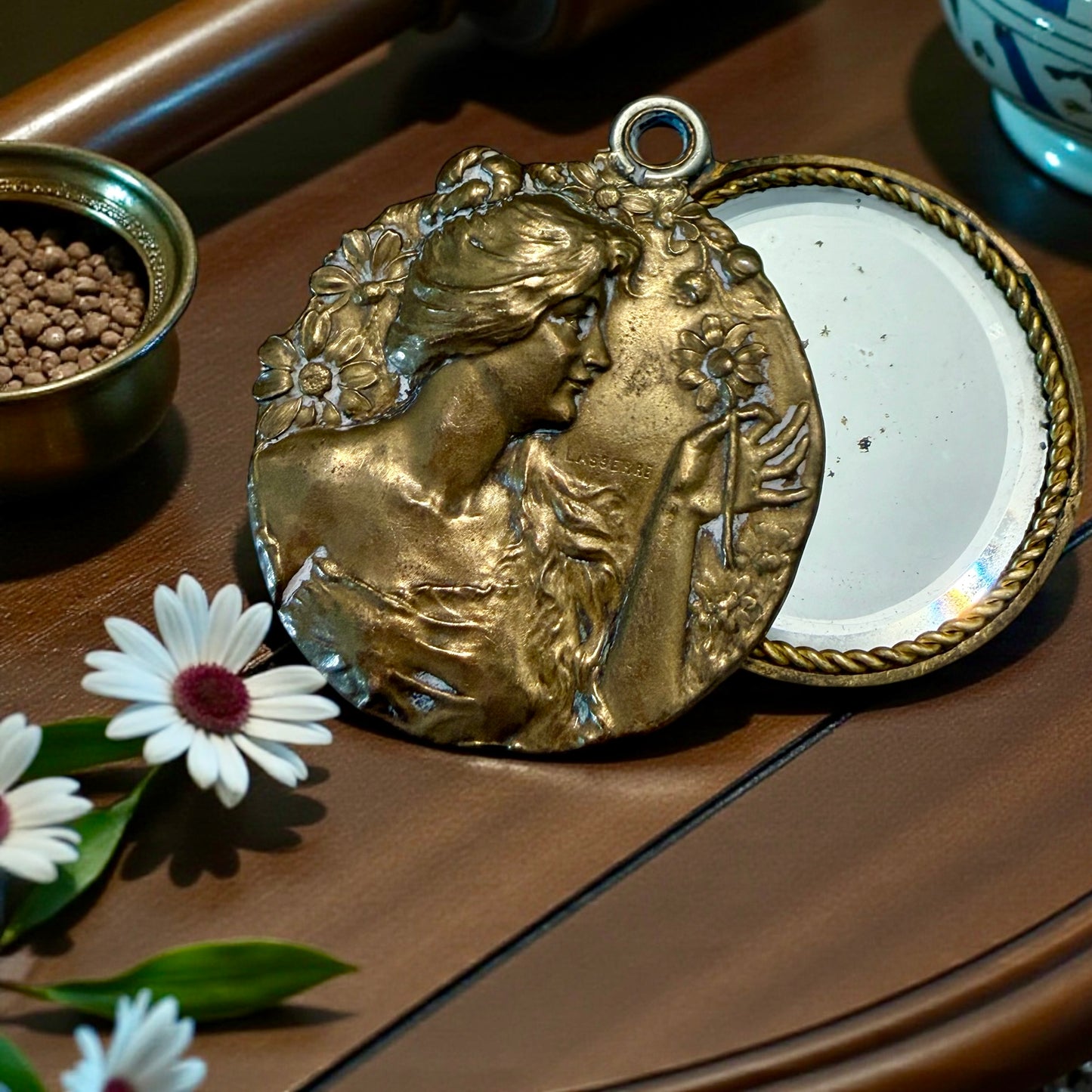 Specchio pendente a scorrimento, da Chatelaine o catena, Art Nouveau firmato Lasserre