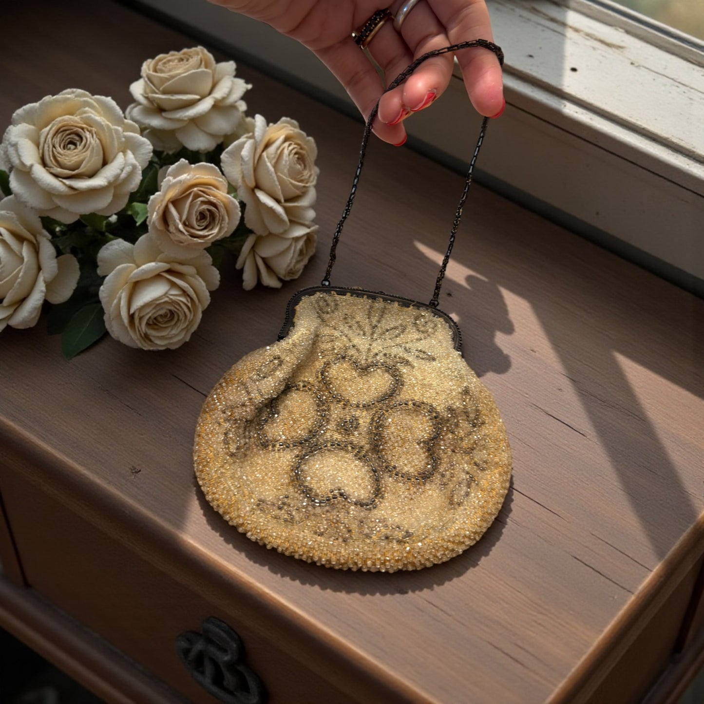 Borsetta da sera da polso in perline di vetro e seta, anni ‘20